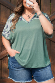 Mist Green Ribbed Camouflage Patchwork Plus Size V Neck Tee